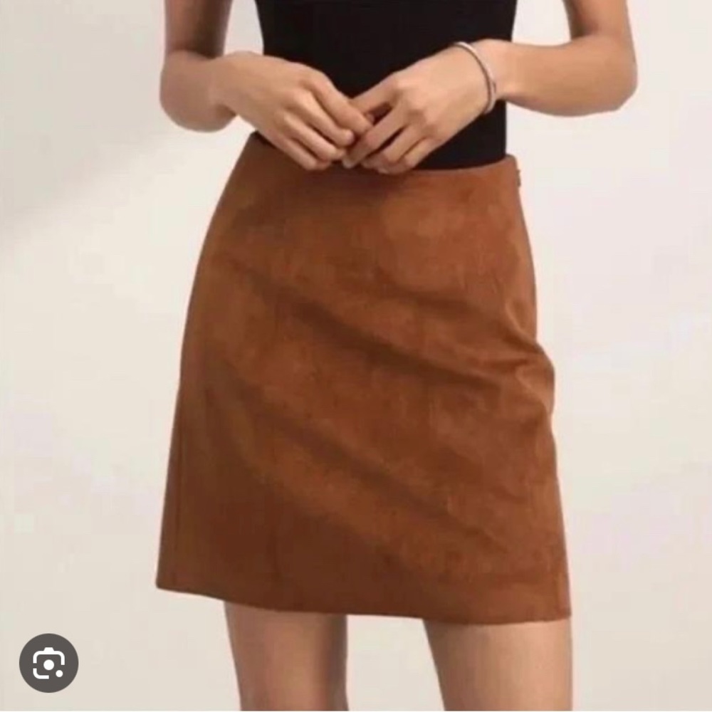 Aritzia Babaton Vegan Suede caramel brown mini skirt - Size 4